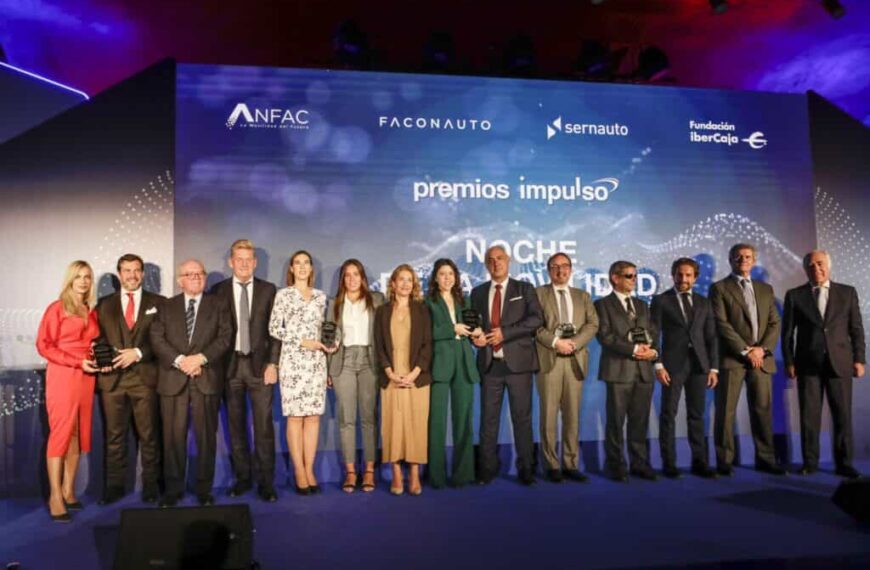 La ingeniera industrial de Ciudad Real Cristina Domínguez premiada en la gala de la Movilidad y la Automoción