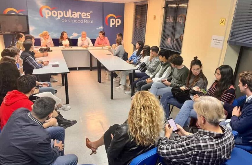El PP de la capital abre su sede a las propuestas de los jóvenes