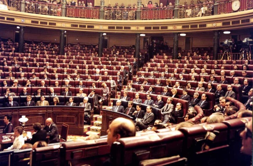 José Bono, Virgilio Zapatero o Jesús Fuentes, entre los 14 diputados del PSOE en la primera victoria socialista del 82