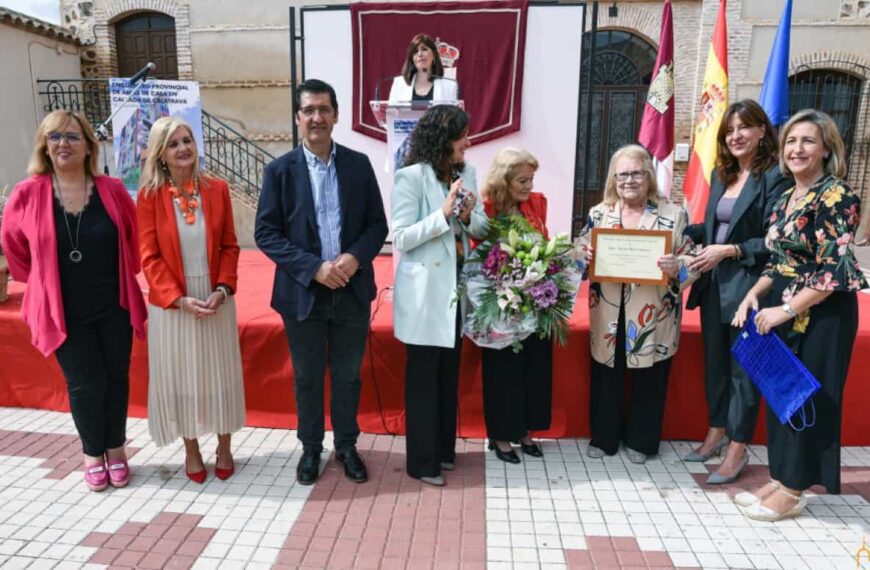 Caballero ha participado en el encuentro provincial de la Asociación de Amas de Casa, Consumidores y Usuarios «Calatrava»