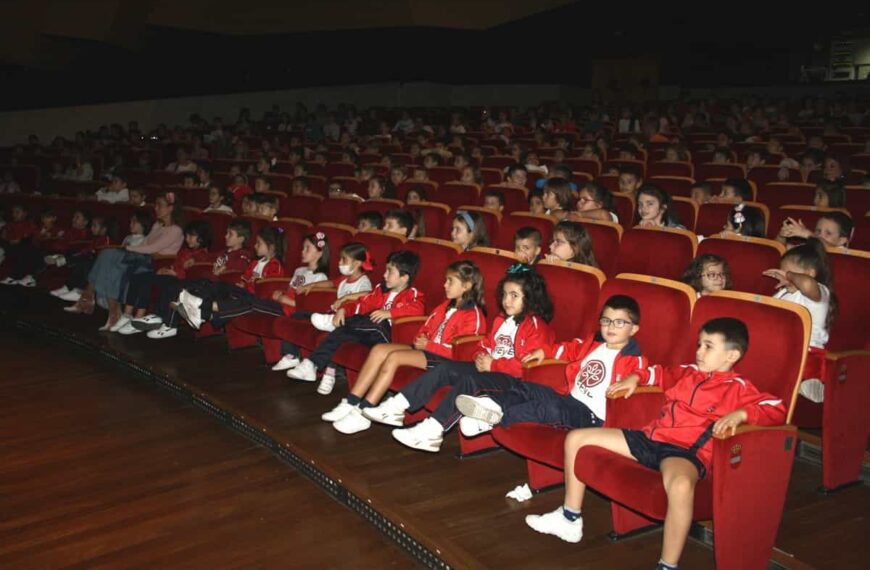 Con el espectáculo “Cambiando el Cambio” escolares de 14 centros educativos de Puertollano conmemoraron el Día Internacional contra el Cambio Climático