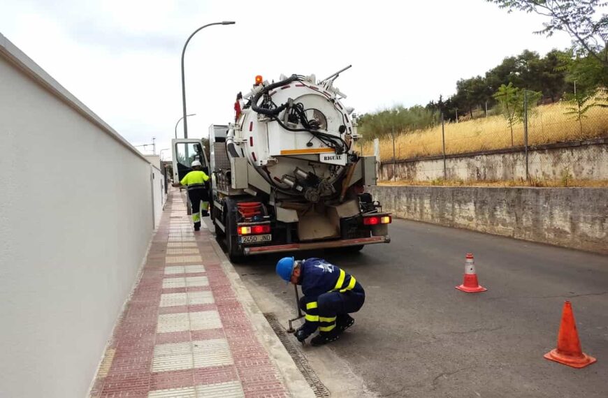 Iniciada la campaña extraordinaria de limpieza e inspección de imbornales de Aguas de Puertollano