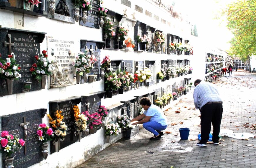 Festividad de Todos los Santos en Puertollano: ampliado horario del cementerio, habilitados más aparcamientos y reforzado el servicio de autobuses