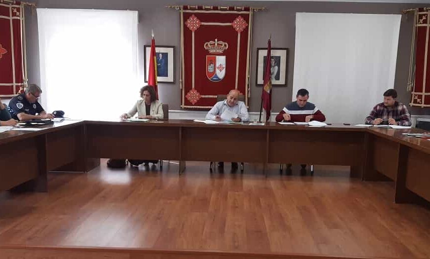 La subdelegada del Gobierno y el alcalde presiden la Junta Local de Seguridad con motivo del traslado de la imagen de su patrona