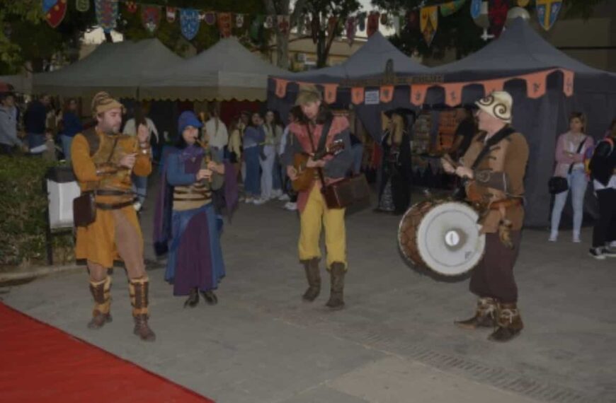 Un éxito los mercados medieval y calatravo en Manzanares con más de 70 puestos de artesanías y más