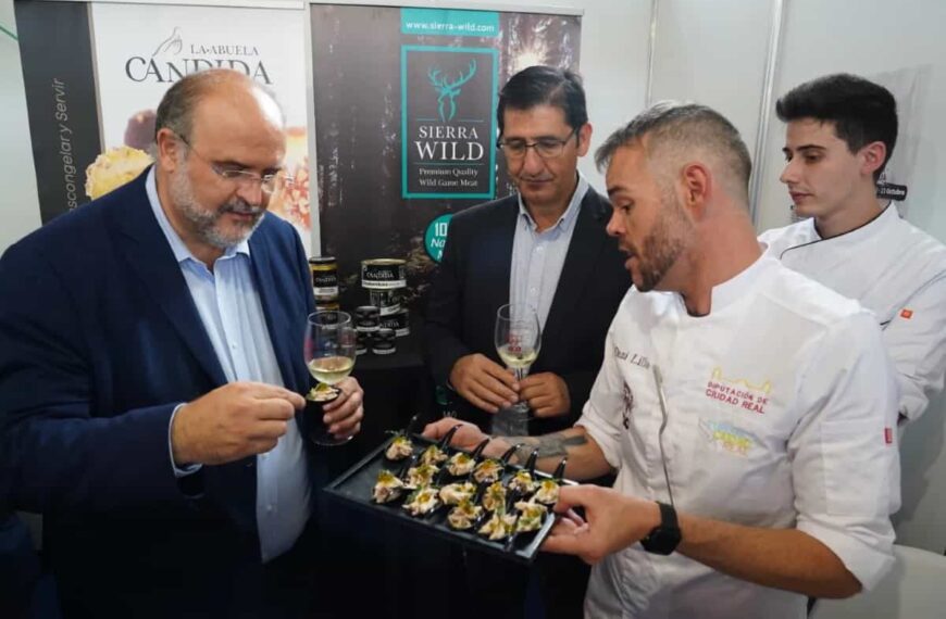 Caballero y Guijarro reivindican la caza como patrimonio cultural, económico y social de la provincia y de la región en la inauguración de “Los Sabores del Quijote” en Castellar de Santiago