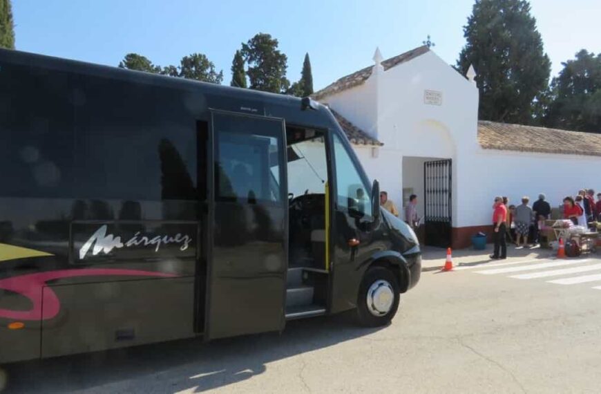 Transporte público gratuito al cementerio de Manzanares ha habilitado el ayuntamiento por la festividad de Todos los Santos