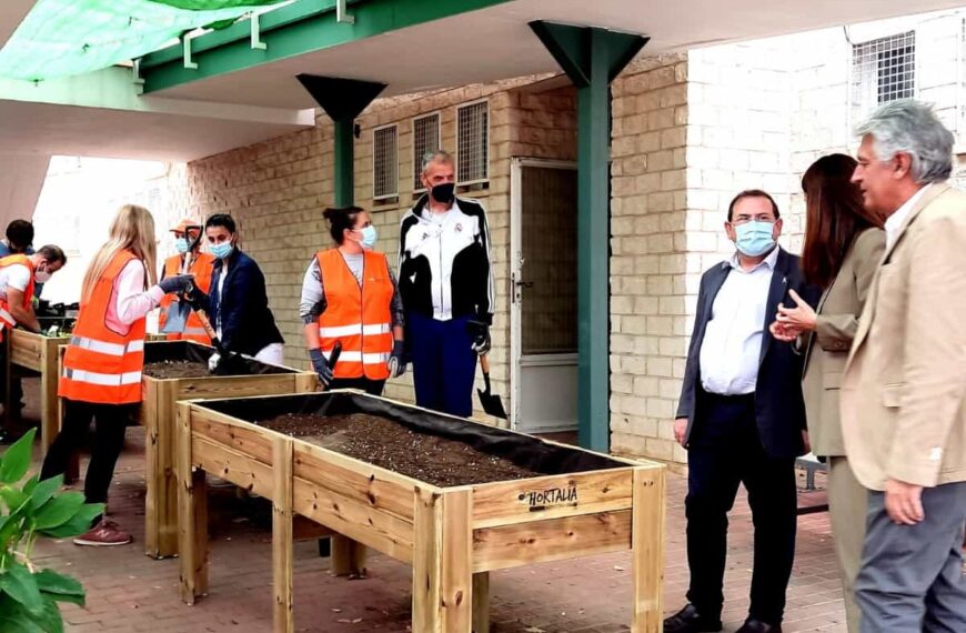Voluntarios de Repsol conmemoran la Semana Internacional del Voluntariado creando un huerto urbano en el Centro Ocupacional de Fundación Fuente Agria de Puertollano