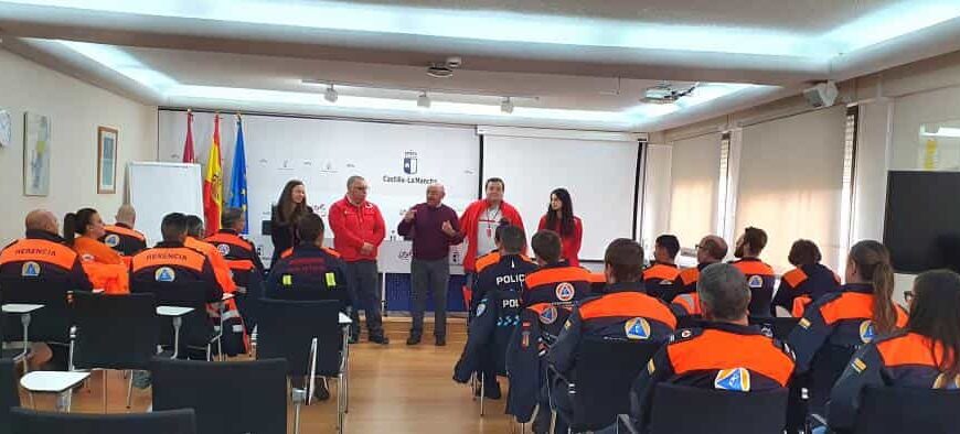 Integrantes de grupos de emergencia reciben formación en reanimación cardiopulmonar