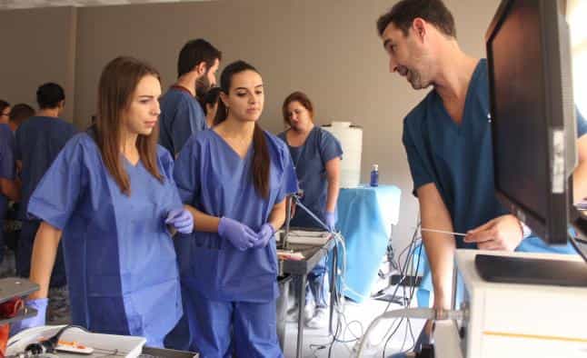 Médicos residentes de Traumatología y Cirugía Ortopédica de Castilla-La Mancha se forman en el Hospital de Toledo en nuevas técnicas de artroscopia