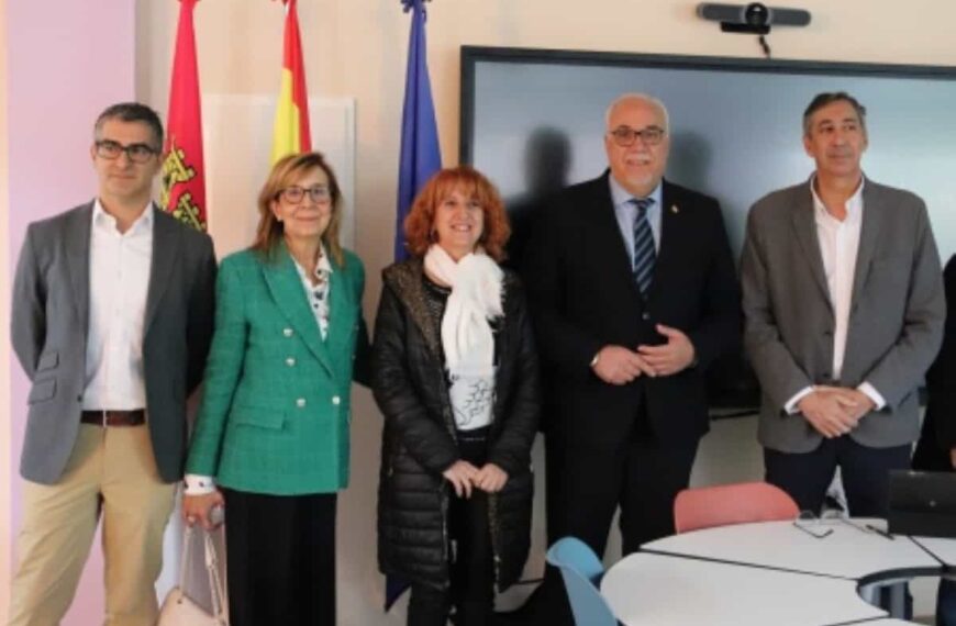 Nueva aula de tecnología aplicada (ATECA) impulsada por la consejería de Educación inaugurada en el IES ‘Azuer’ de Manzanares