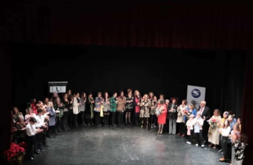 Celebrado el III desfile solidario a beneficio de la Asociación Española Contra el Cáncer en la Casa de Cultura de Manzanares