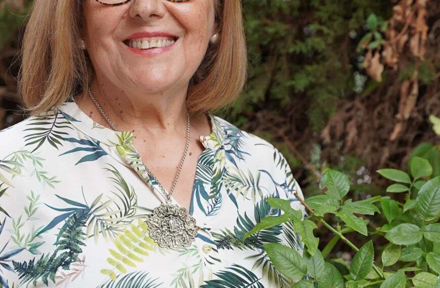 La escritora Aurora Rey Aragón presenta su nueva novela “Ama-Mazu. Entre el azul y el blanco”