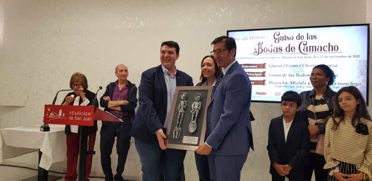 Caballero Padrino de Honor de las XVIII Jornadas Gastronómicas “Guiso de las Bodas de Camacho” de Alcázar de San Juan que se celebrarán el 26 y 27 de noviembre