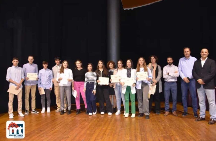 Entregados los «Premios de Incentivo al Estudio» y reconocimientos a docentes que llegaron a su jubilación profesional en Miguelturra
