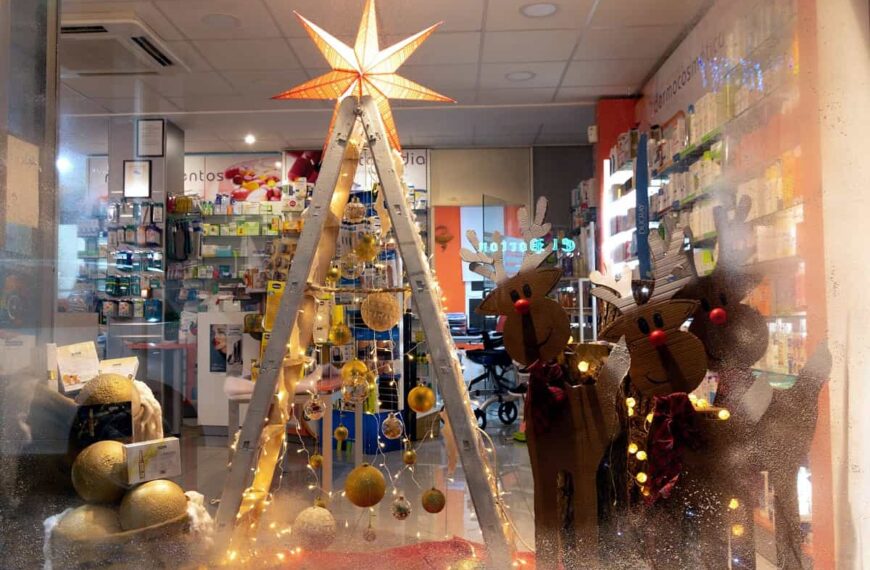 Hasta el 26 de diciembre se puede participar en el 12º Concurso de Escaparatismo Navideño y 3º de Fotografía del Colegio de Farmacéuticos de Ciudad Real