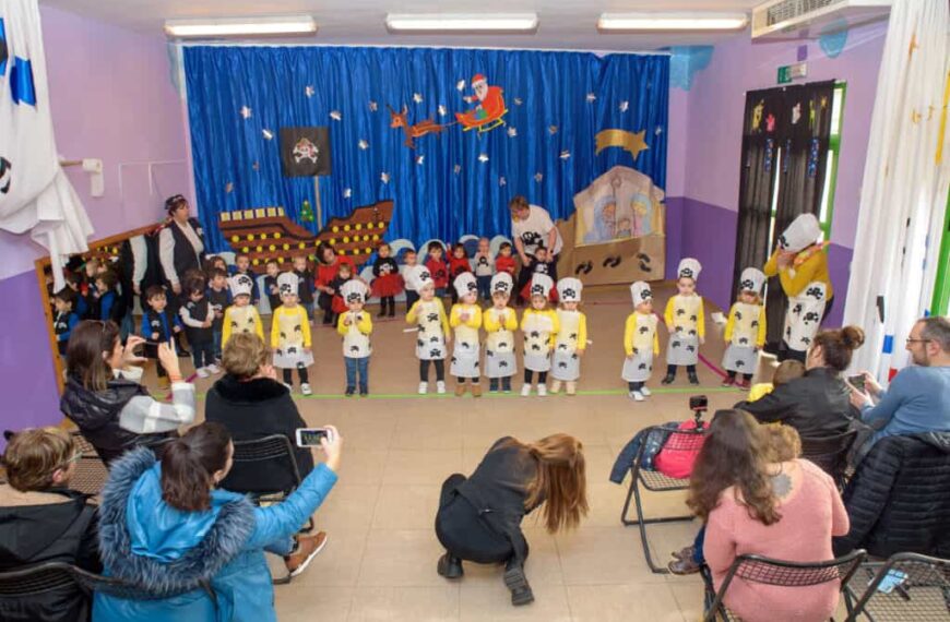 La E.I Alba de Argamasilla de Alba inicia la Navidad con un teatro dirigido a los familiares