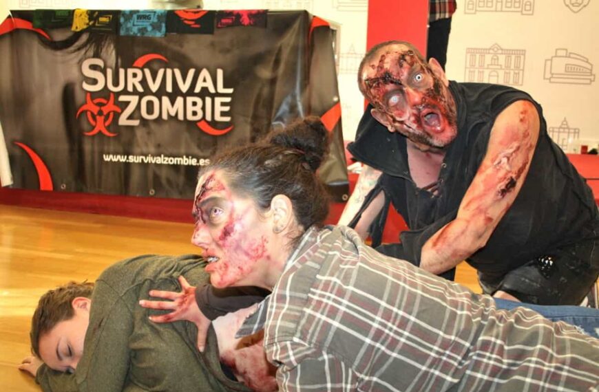 Emocionante apocalipsis zombie la noche del 10 de diciembre en el entorno de la plaza de Las Palmas de El Poblado en Puertollano