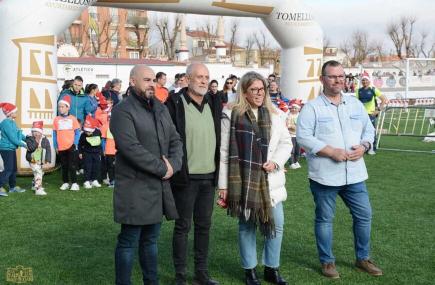 Celebrada la Carrera de Papa Noel en Tomelloso con masiva asistencia de escolares y familias en un ambiente navideño y solidario