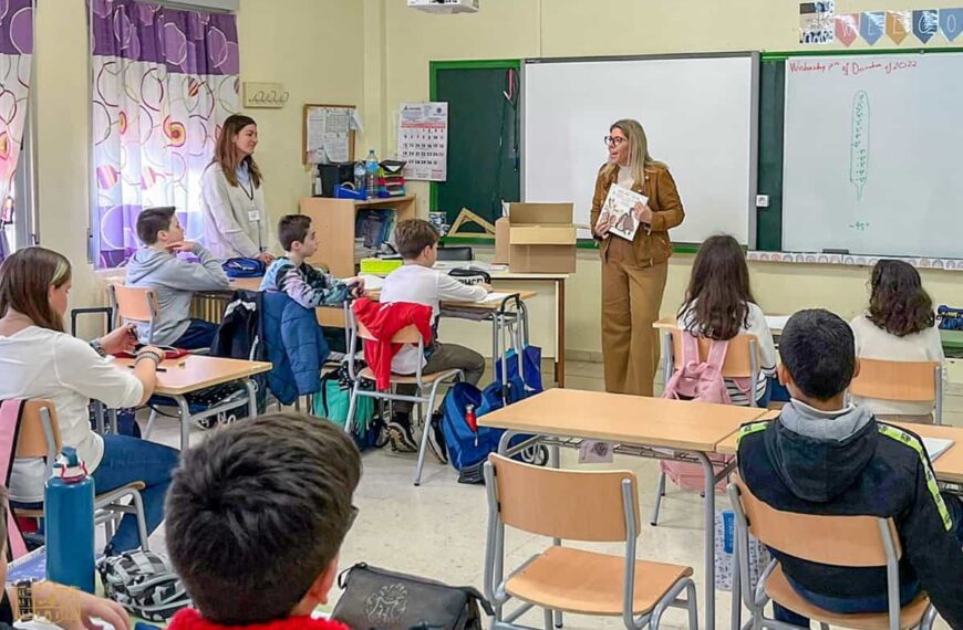 Reparten el libro “Caricia, Brisa y Soletón, Tomelloso de excursión” en los colegios de Tomelloso