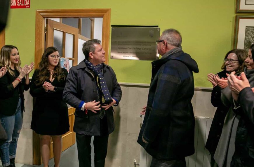 Page inaugura el Servicio de Atención Temprana en Munera y pone la primera piedra de la futura residencia de mayores