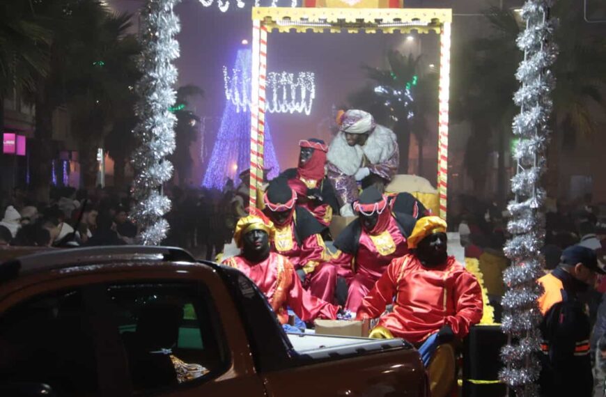 Los Reyes Magos llevaron a Manzanares su mensaje de amor, salud, esperanza y paz en un 5 de enero lleno de ilusión que todos disfrutaron