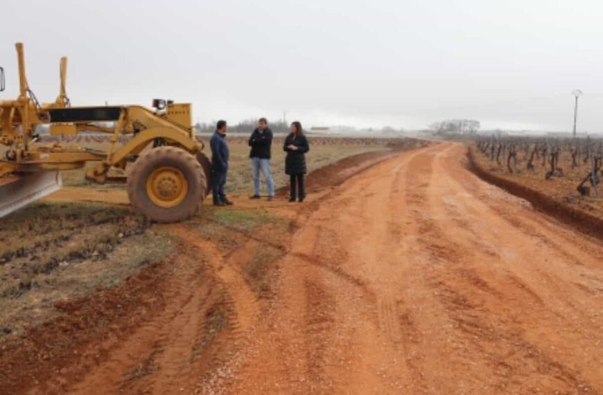 Acondicionados más de 12 kms de caminos rurales en Manzanares con inversión de más de  50.000 euros