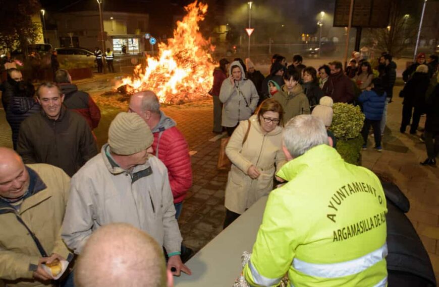 Argamasilla de Alba celebró la tradicional noche de las hogueras en honor a San Antón