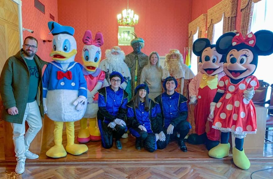 Los Reyes Magos de Oriente fueron recibidos en el ayuntamiento de Tomelloso y también visitaron el hospital de la localidad este 5 de enero