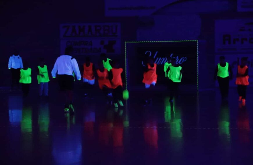 Celebrada la I Neón Handball Cup en el pabellón “Antonio Caba” de Manzanares  una forma muy original de jugar al balonmano