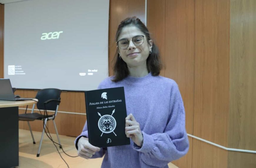 El libro “La atalaya de las entrañas” de Mónica Bellón fue presentado en la Biblioteca Lope de Vega de Manzanares