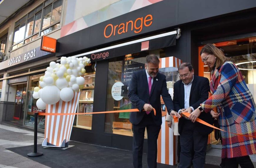 Inaugurada la renovada “smart store” de Orange  en Puertollano que ofrecerá 3 talleres gratuitos presenciales para personas mayores