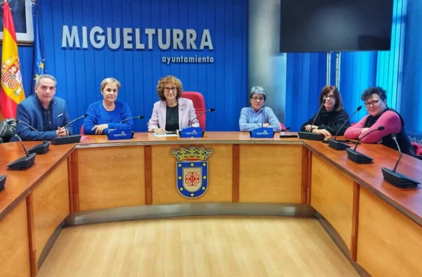 Las trabajadoras de la Limpieza de CLM en conflicto recaban el apoyo de los municipios de la región en su lucha por sus convenios colectivos