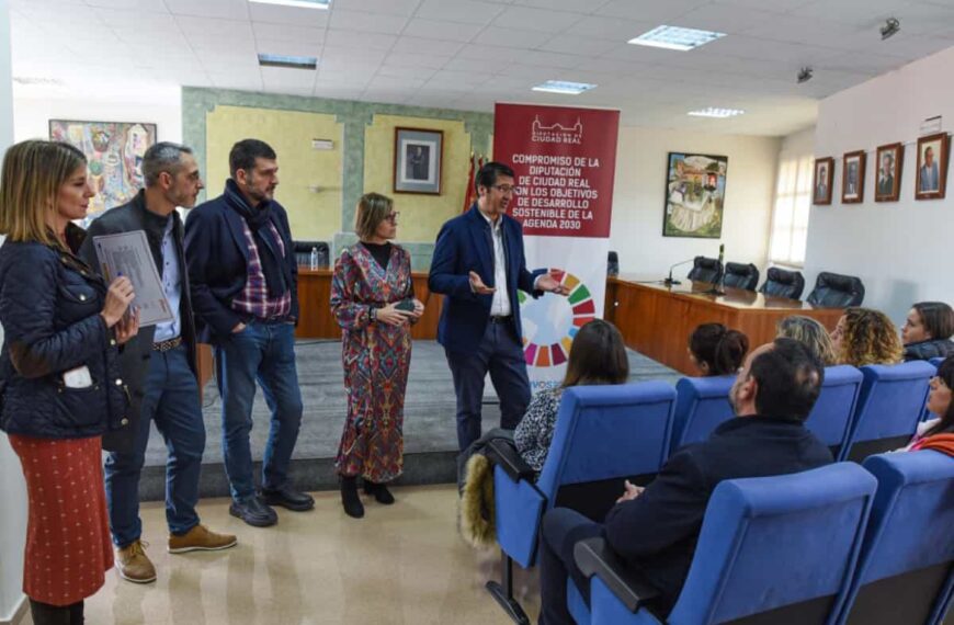 14 personas que participaron en el Curso de Actividades de Gestión Administrativa en Santa Cruz de Mudela recibieron sus diplomas