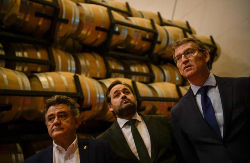 Feijóo confirma la abstención del PP en la moción pero acusa a Vox de dar una victoria a Sánchez con su "show"