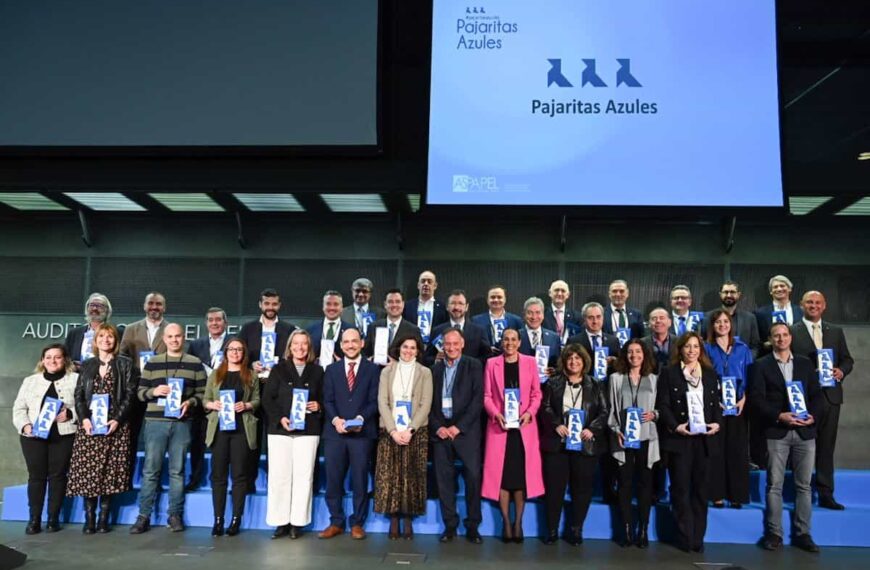 Las «Pajaritas Azules» de Aspapel: Reconocimiento al Ayuntamiento de Ciudad Real y al Consorcio RSU Ciudadrealeño