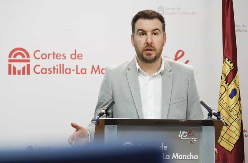 PSOE pregunta al PP por qué rechaza gobernar con Vox en España y los ayuntamientos pero defiende hacerlo en C-LM