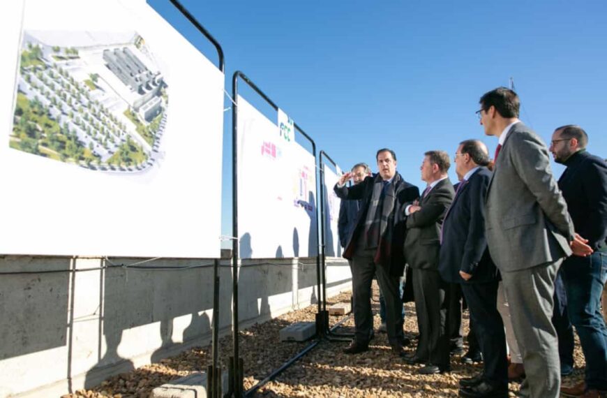 Caballero ha comprobado en su visita a Puertollano la gran transformación que se está produciendo en la ciudad industrial