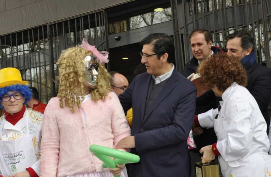 Caballero felicitó a quienes cada año participan en el Carnaval de Miguelturra y promueven esta fiesta de interés turístico nacional