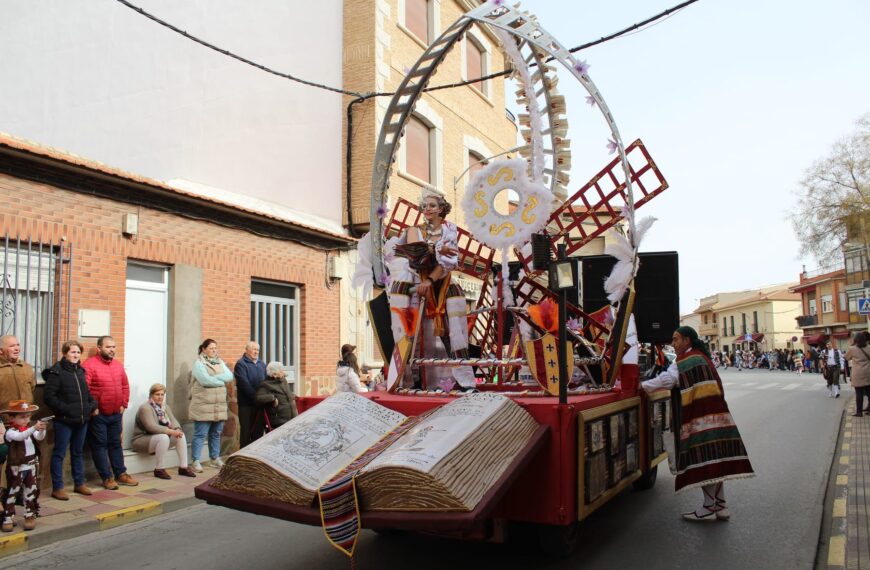 Los míticos “Harúspices”, con su espectáculo “Herejía”, se alzan con el primer premio del Concurso Regional de Carrozas de Villarrubia de los Ojos