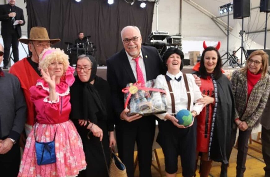 Cerca de 600 personas mayores disfrutaron de baile y chocolatada con roscas en la carpa de ‘La Pérgola’ de Manzanares