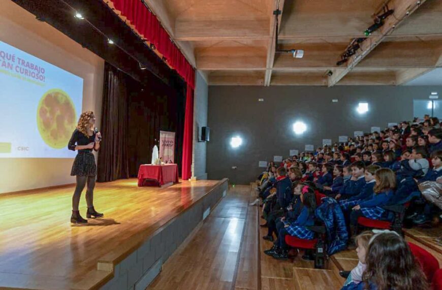 Presentada la obra de teatro científico ‘¡Qué trabajo tan curioso¡’ ante 443 alumnos de centros educativos de Tomelloso