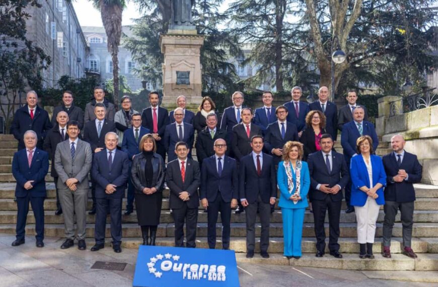 El proyecto pionero de implantación de puntos de inclusión digital (PID) y el proyecto Prodigia presentados ayer en Orense