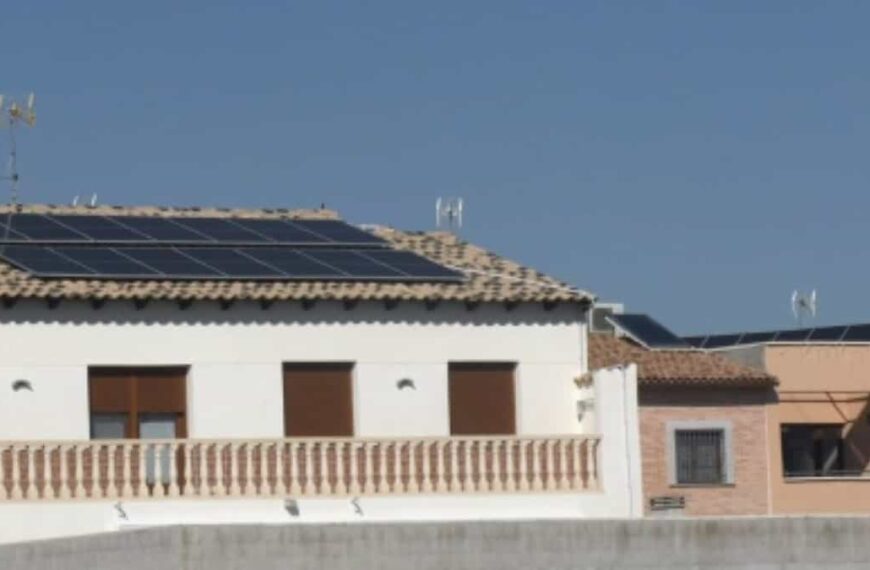 Modificada la ordenanza del IBI en Manzanares para rebajarlo en un 40% durante 3 años a quienes utilicen placas solares en sus domicilios