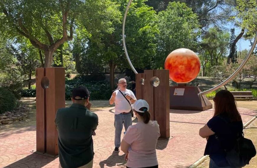 Visitas guiadas ‘Un viaje al conocimiento’ por el Paseo del Sistema Solar del parque científico Julián Gómez-Cambronero de Manzanares