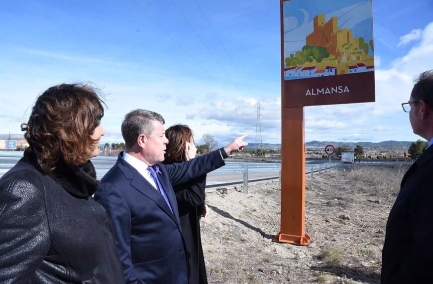 Comienza la implementación de la nueva señalización turística en Castilla-La Mancha con una inversión de 30 millones de euros.