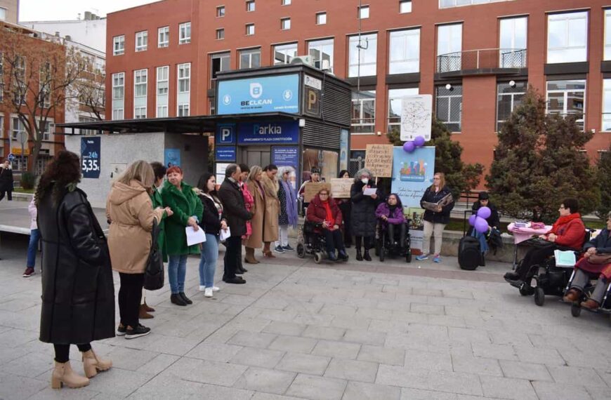 Instituciones de C-LM demuestran compromiso por los derechos de las mujeres a través de poesía, música y premios.