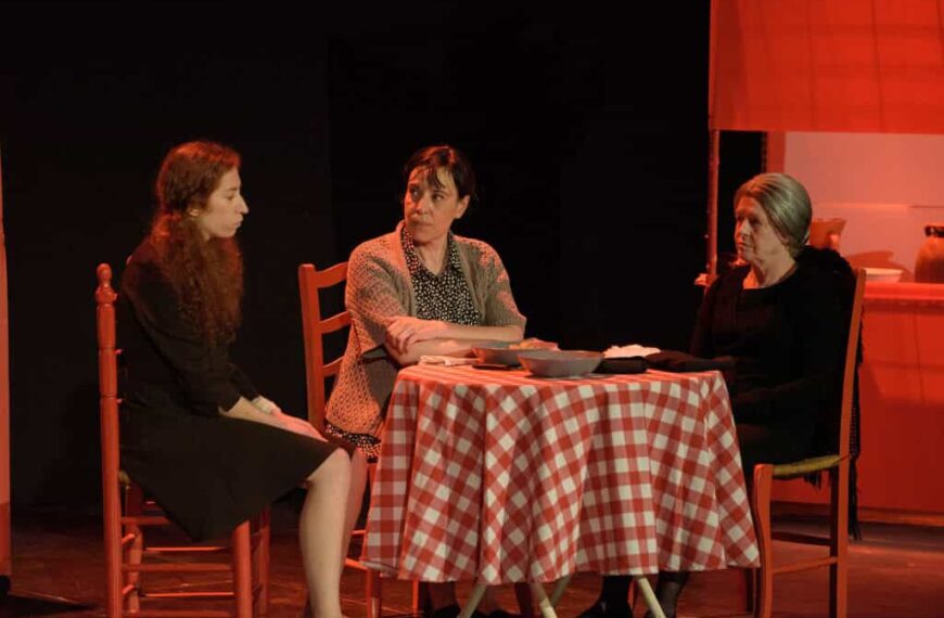 ‘La casa colorada’: una historia dura y agobiante de la postguerra española desde una perspectiva femenina