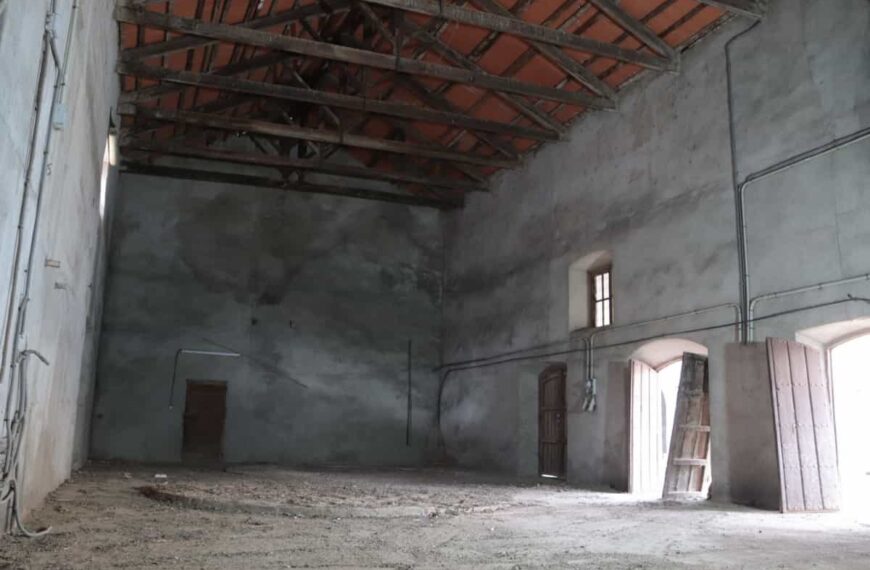 El presidente provincial de Ciudad Real visitó el que será el nuevo espacio dedicado al vino en la calle Jacinto Benavente 21 de Manzanares  