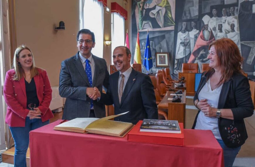 El presidente de las Cortes de CLM, Pablo Bellido visita la diputación de Ciudad Real por el 40 Aniversario del Estatuto de Autonomía